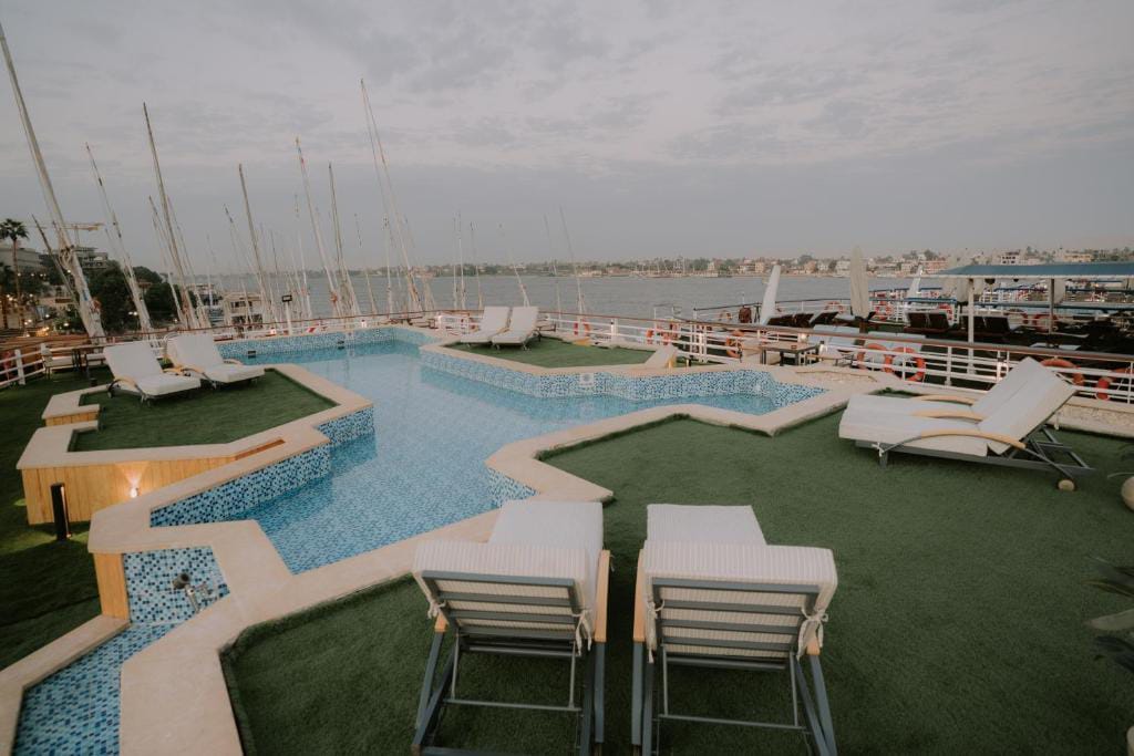 Alma nile cruise